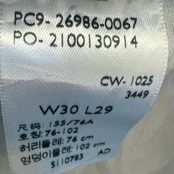 Levi's High Waisted Mom Jeans In A Light Blue Wash Size 30 - Picture 11 of 13